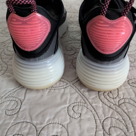 Nike Air Max 2090 Sneakers - Picture 10 of 14